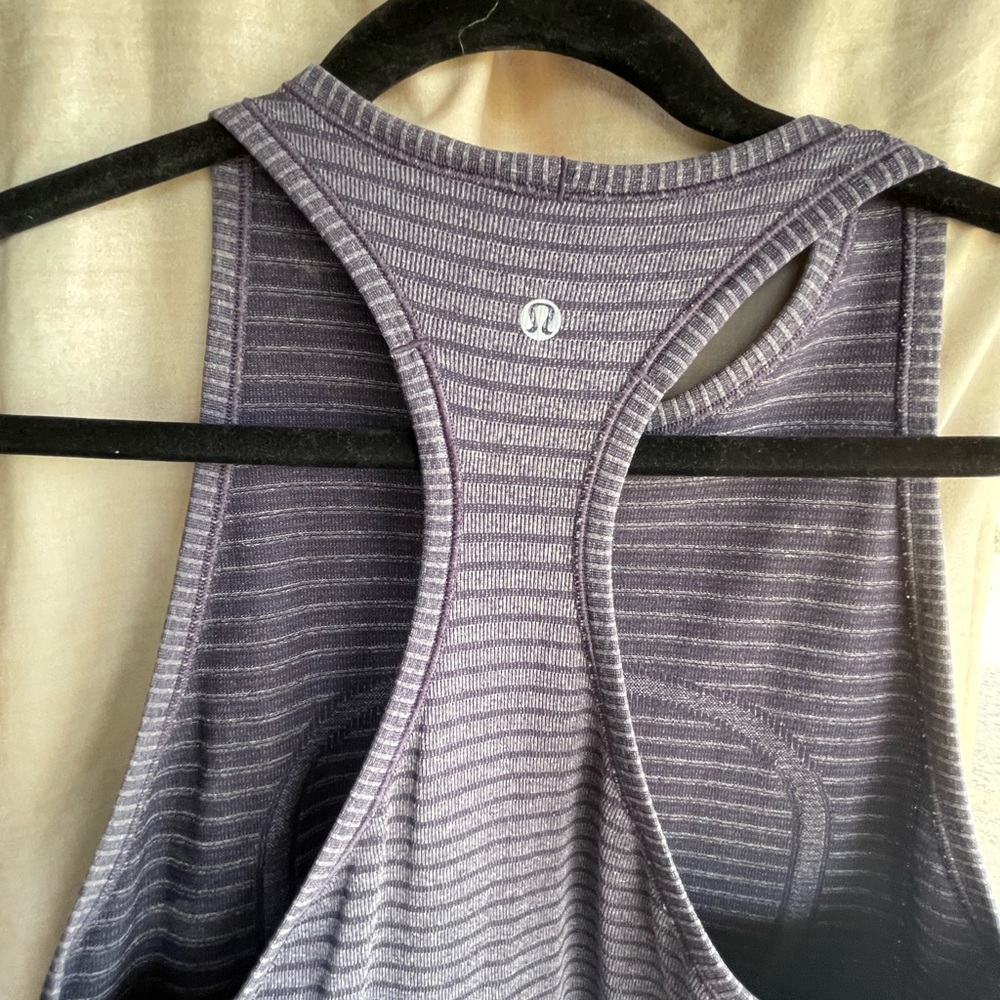 Lululemon workout top, gently worn